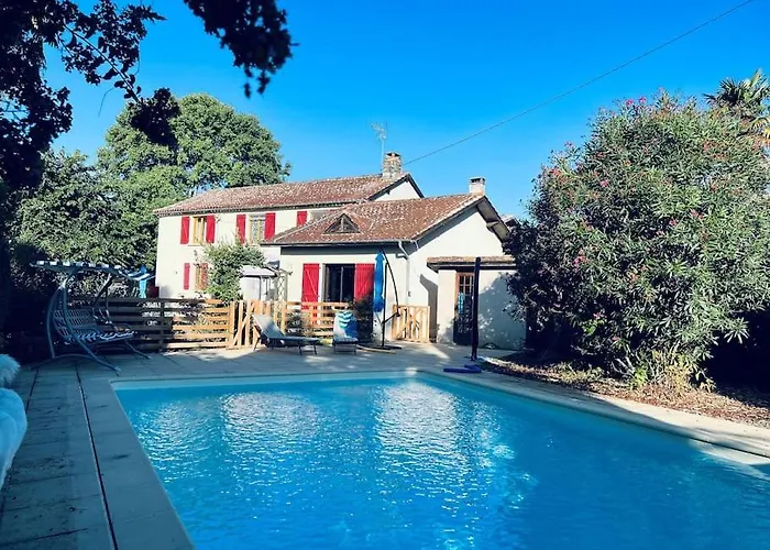 Magnifique Maison Avec Piscine Au Calme Du Gers بيت للعطل *
